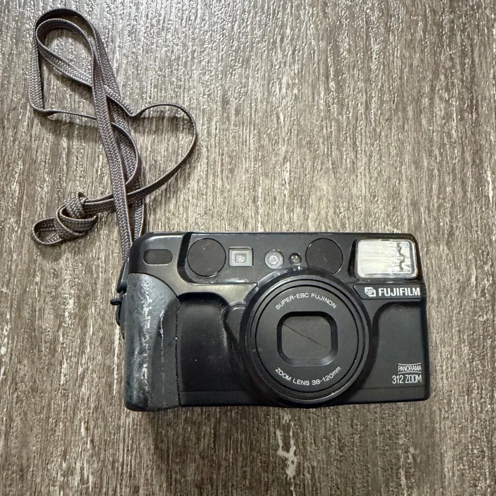 Fujifilm Discovery 312 Zoom Date Camera Unisex OS Black 35mm Panorama Film 120mm